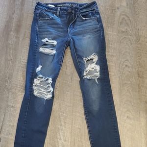 AMERICAN EAGLE SIZE 4 SHORT RIPPED JEANS. Excellent condition